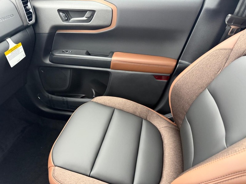 Ford Bronco Sport Vehicle Full-screen Gallery Image 14