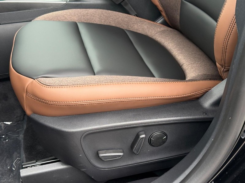 Ford Bronco Sport Vehicle Full-screen Gallery Image 17