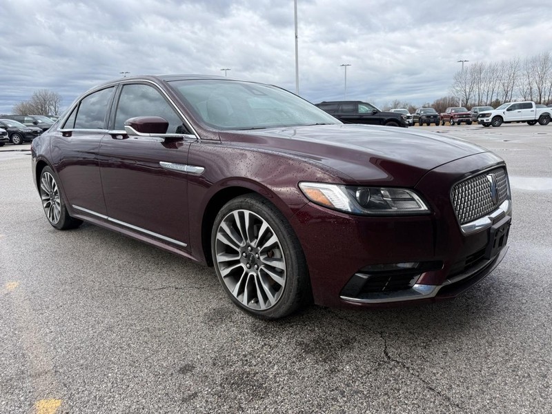 Lincoln Continental Vehicle Full-screen Gallery Image 5