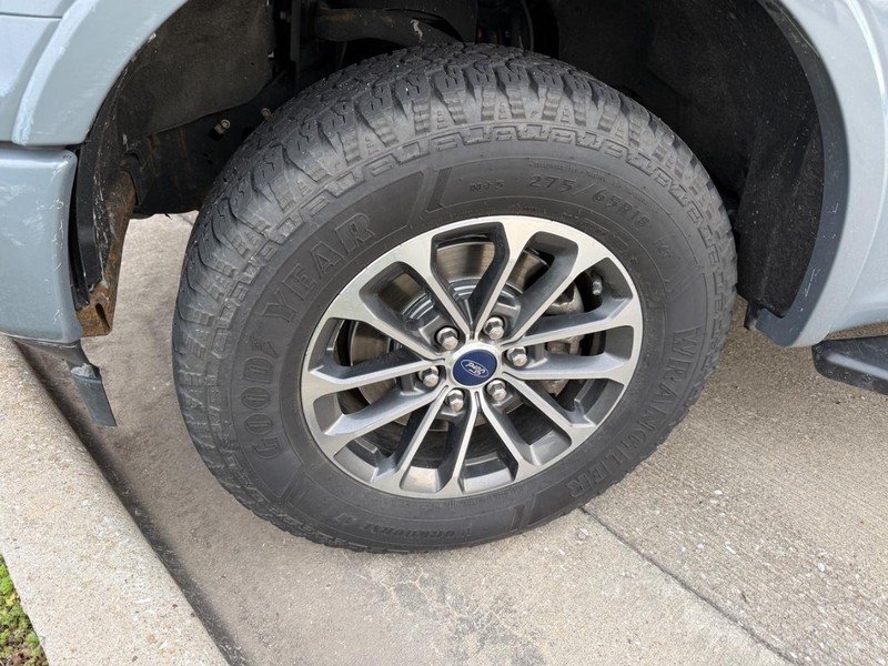 Ford F-150 Vehicle Full-screen Gallery Image 2