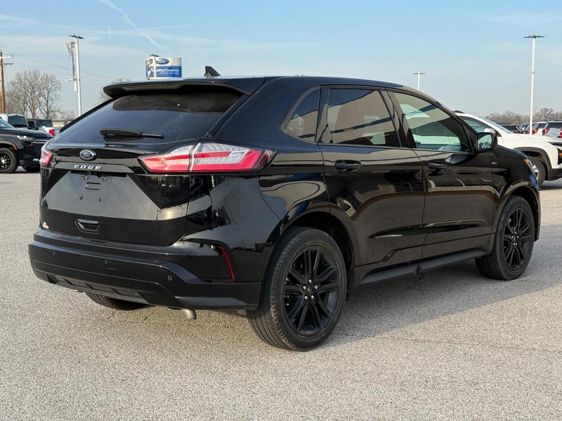 Ford Edge Vehicle Full-screen Gallery Image 5