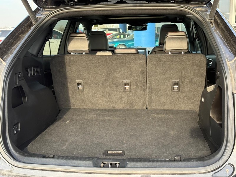 Ford Edge Vehicle Full-screen Gallery Image 6