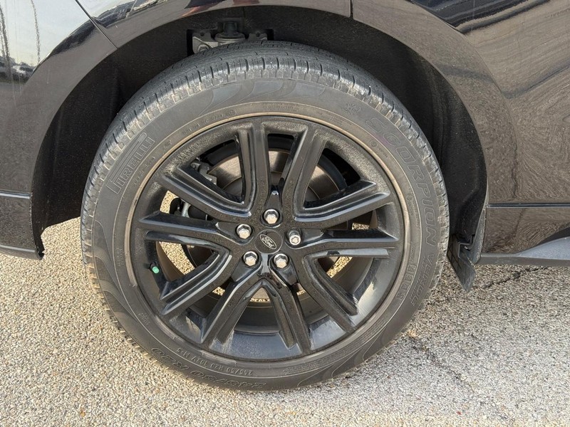Ford Edge Vehicle Full-screen Gallery Image 7