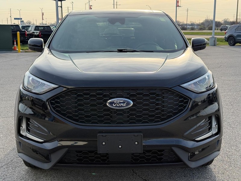 Ford Edge Vehicle Full-screen Gallery Image 9