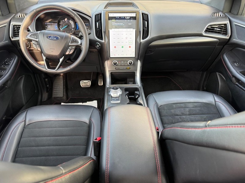Ford Edge Vehicle Full-screen Gallery Image 12