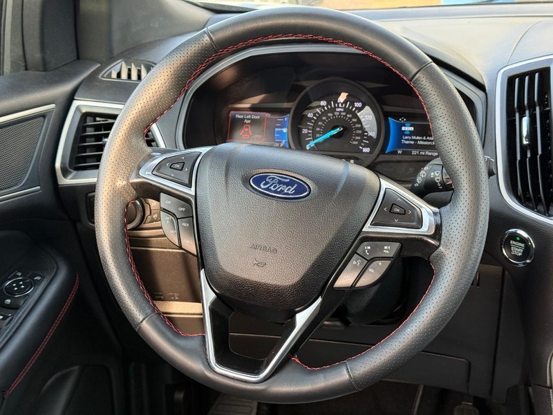 Ford Edge Vehicle Full-screen Gallery Image 13