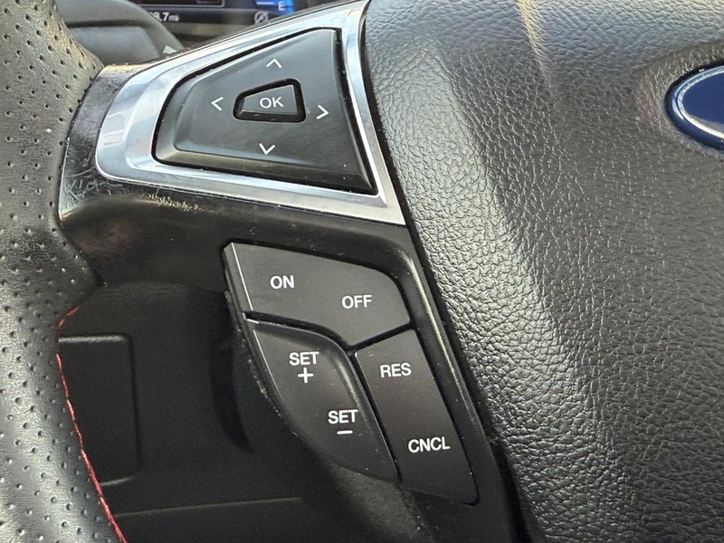 Ford Edge Vehicle Full-screen Gallery Image 14