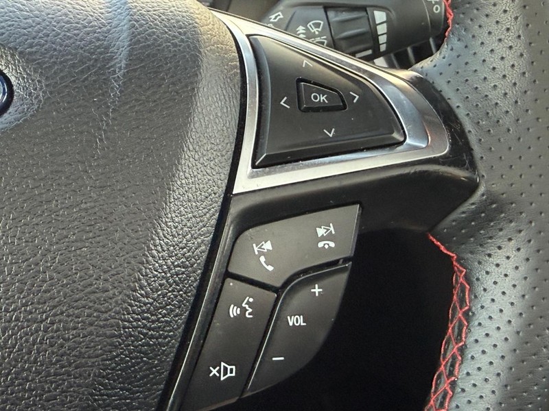 Ford Edge Vehicle Full-screen Gallery Image 15