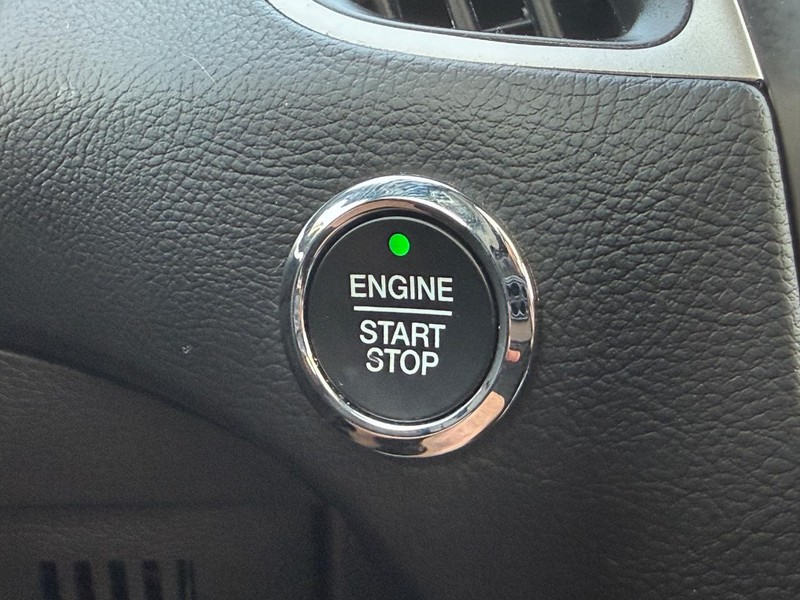 Ford Edge Vehicle Full-screen Gallery Image 16