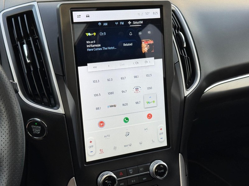 Ford Edge Vehicle Full-screen Gallery Image 17