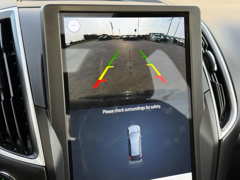 Ford Edge Vehicle Full-screen Gallery Image 18