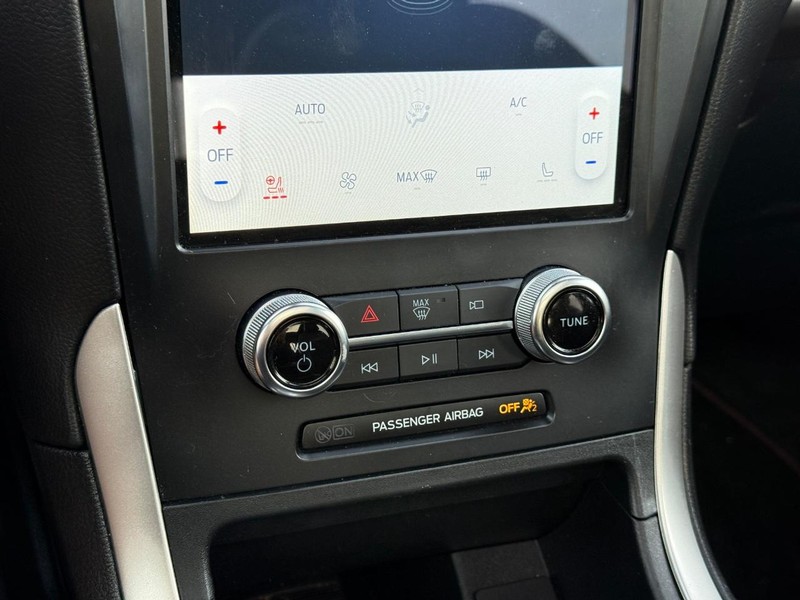 Ford Edge Vehicle Full-screen Gallery Image 19