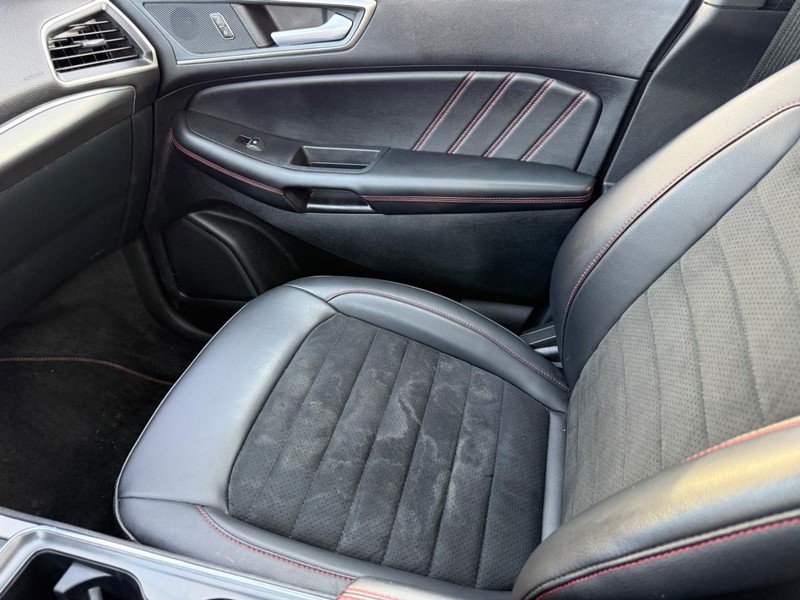 Ford Edge Vehicle Full-screen Gallery Image 21