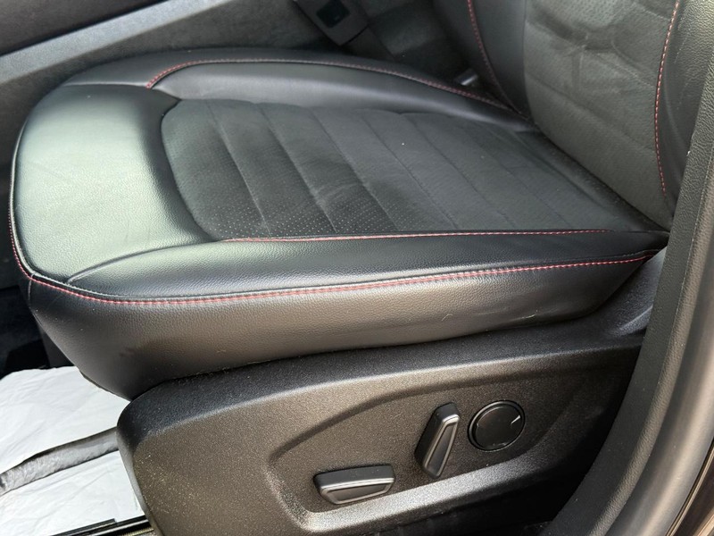 Ford Edge Vehicle Full-screen Gallery Image 24