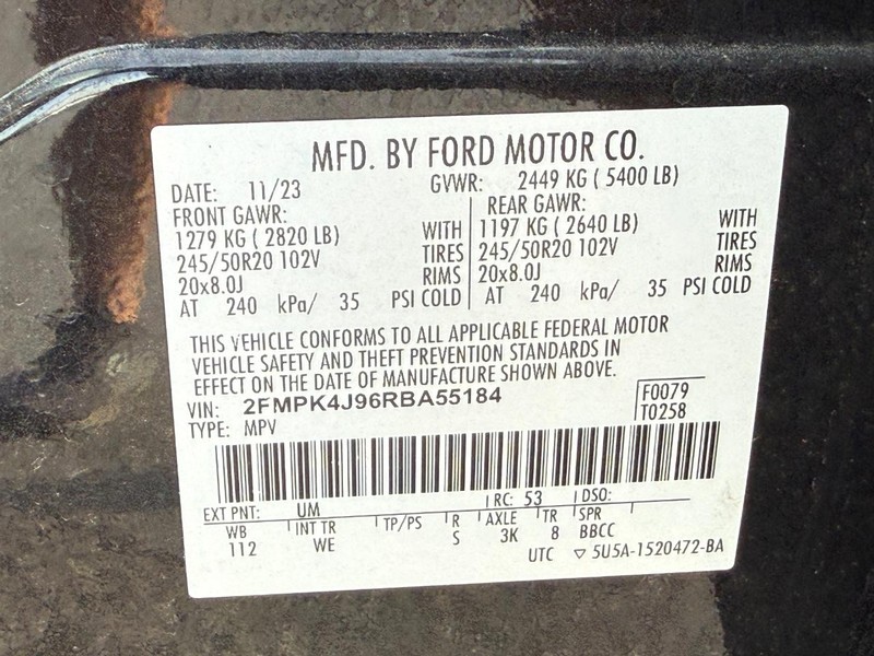 Ford Edge Vehicle Full-screen Gallery Image 25