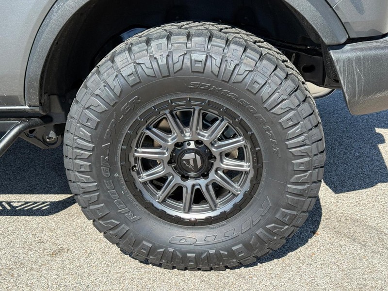 Ford Bronco Vehicle Full-screen Gallery Image 4
