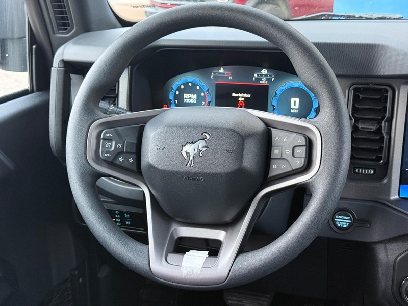 Ford Bronco Vehicle Full-screen Gallery Image 7