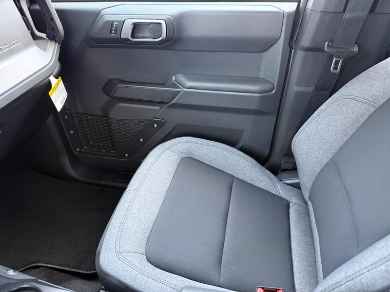 Ford Bronco Vehicle Full-screen Gallery Image 15
