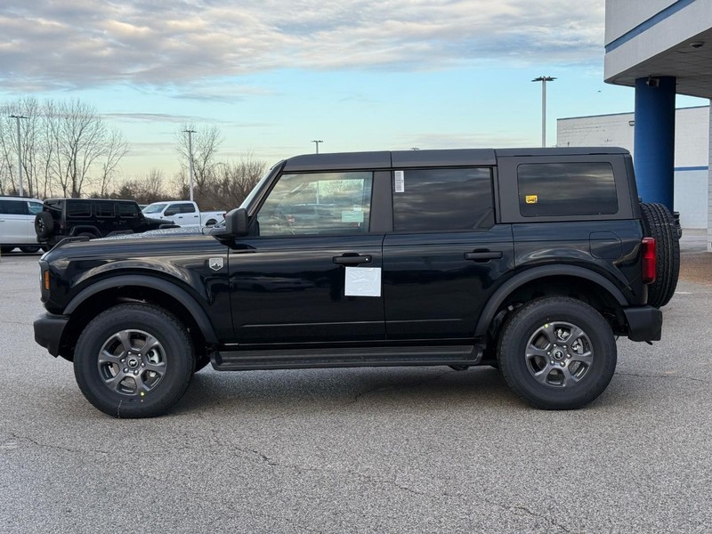 Ford Bronco Vehicle Full-screen Gallery Image 2