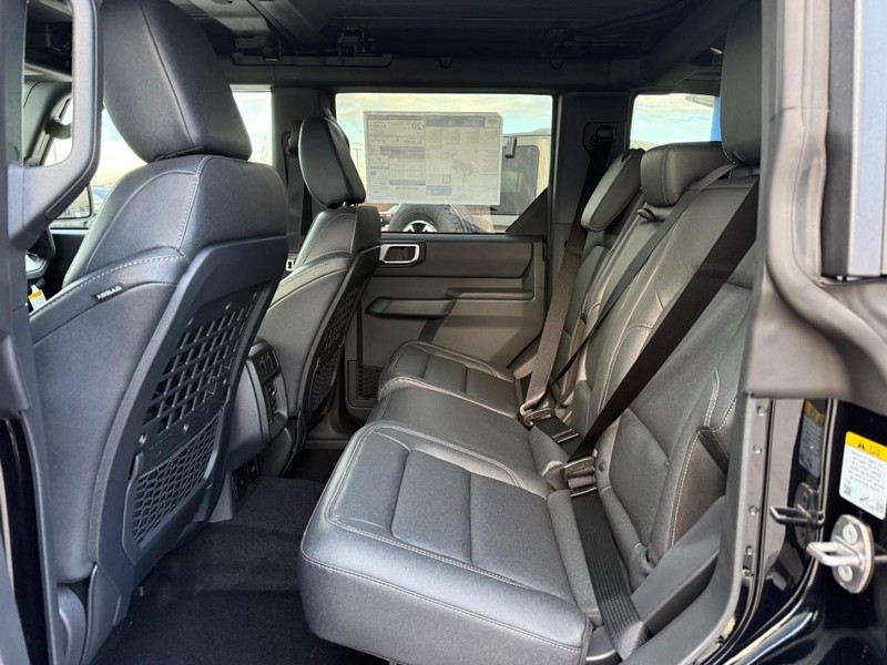 Ford Bronco Vehicle Full-screen Gallery Image 5