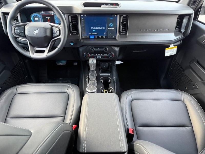 Ford Bronco Vehicle Full-screen Gallery Image 6
