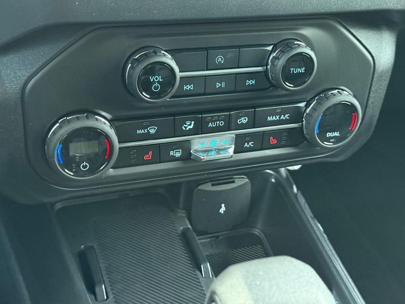 Ford Bronco Vehicle Full-screen Gallery Image 13