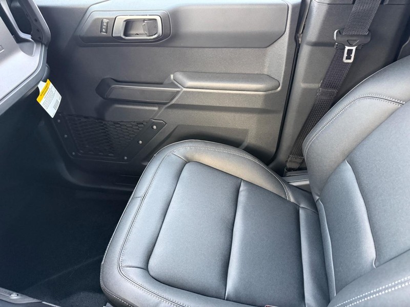 Ford Bronco Vehicle Full-screen Gallery Image 15