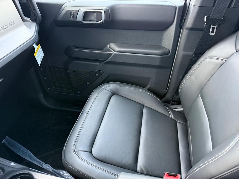 Ford Bronco Vehicle Full-screen Gallery Image 15