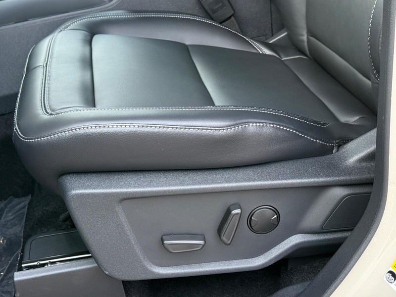 Ford Bronco Vehicle Full-screen Gallery Image 18