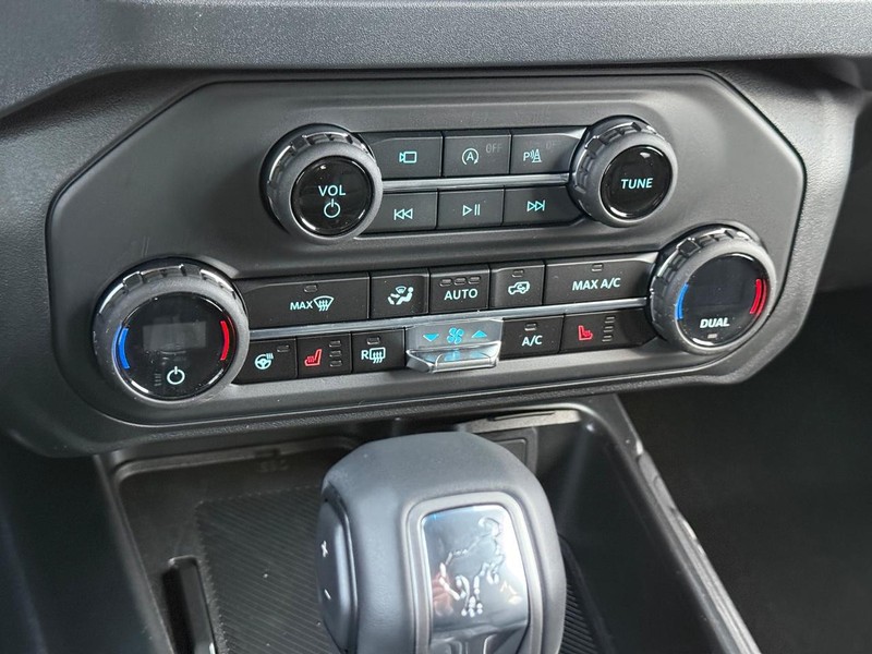 Ford Bronco Vehicle Full-screen Gallery Image 13
