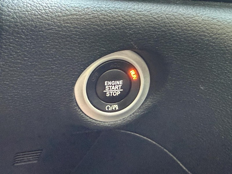 Chrysler Pacifica Vehicle Full-screen Gallery Image 17