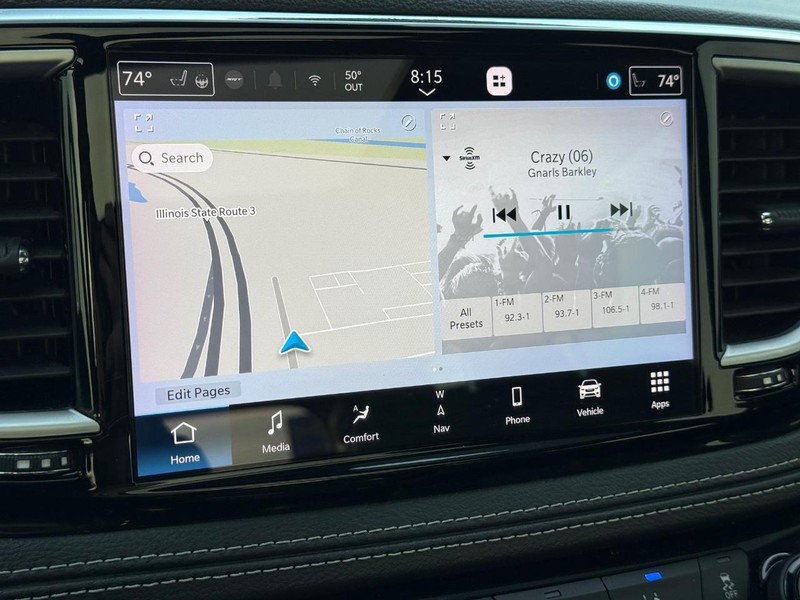 Chrysler Pacifica Vehicle Full-screen Gallery Image 18