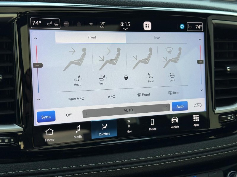 Chrysler Pacifica Vehicle Full-screen Gallery Image 19