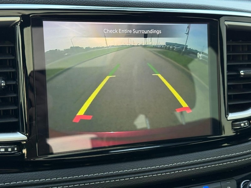 Chrysler Pacifica Vehicle Full-screen Gallery Image 20