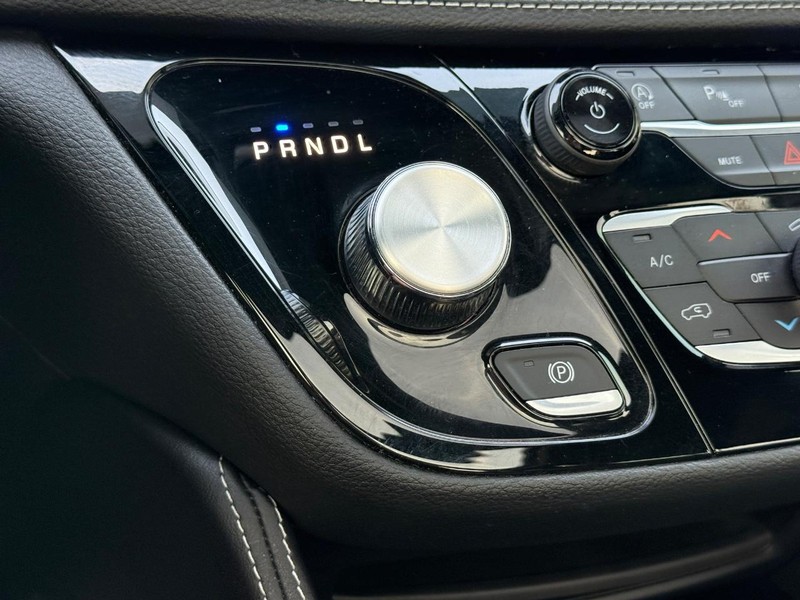 Chrysler Pacifica Vehicle Full-screen Gallery Image 21