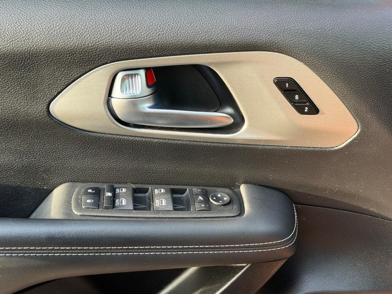 Chrysler Pacifica Vehicle Full-screen Gallery Image 26