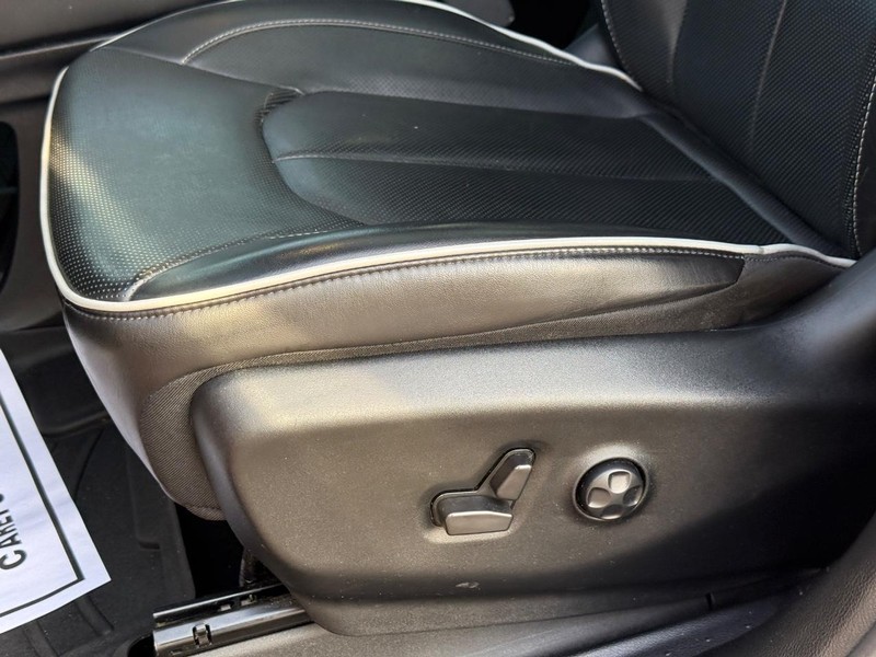 Chrysler Pacifica Vehicle Full-screen Gallery Image 27