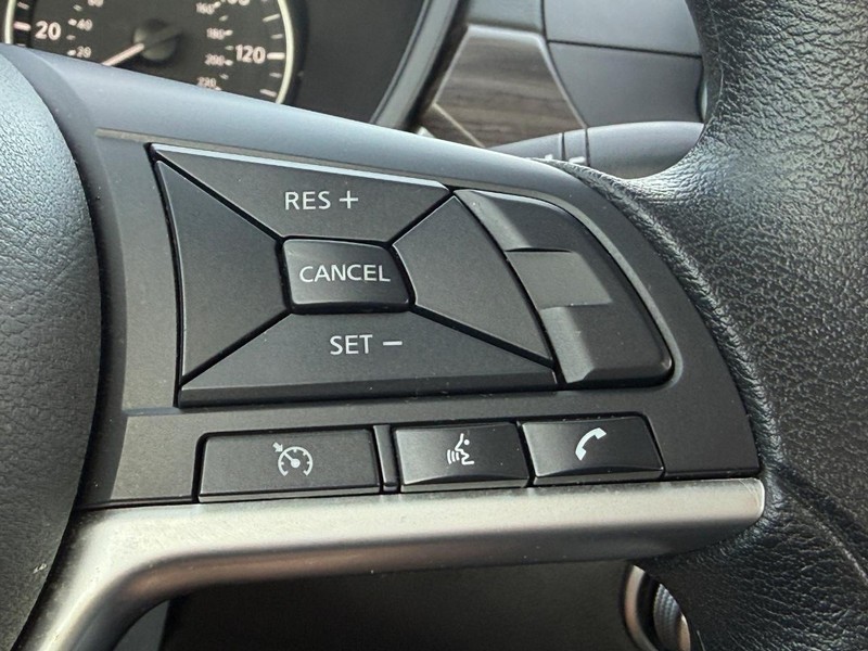 Nissan Altima Vehicle Full-screen Gallery Image 14