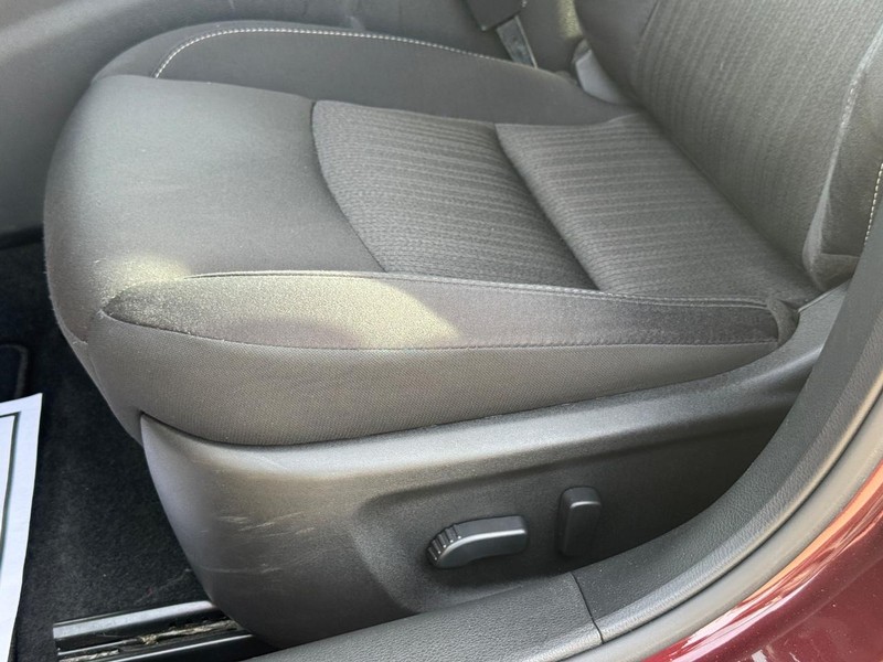 Nissan Altima Vehicle Full-screen Gallery Image 22