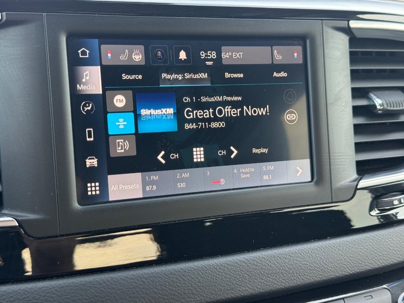 Chrysler Voyager Vehicle Full-screen Gallery Image 17