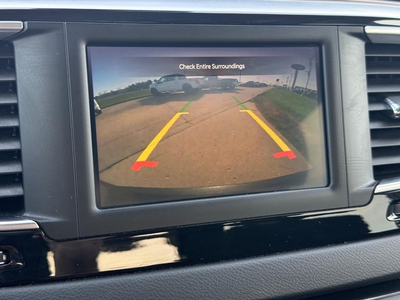 Chrysler Voyager Vehicle Full-screen Gallery Image 18