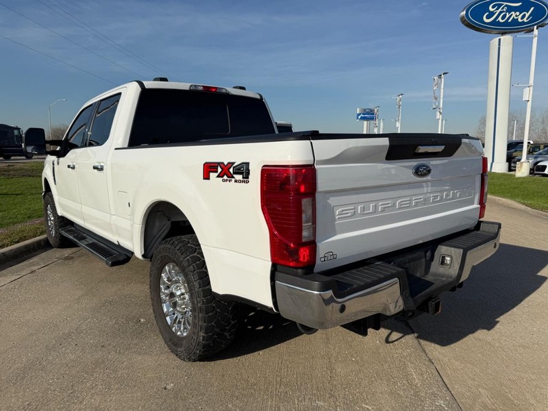 Ford Super Duty F-250 SRW Vehicle Full-screen Gallery Image 2