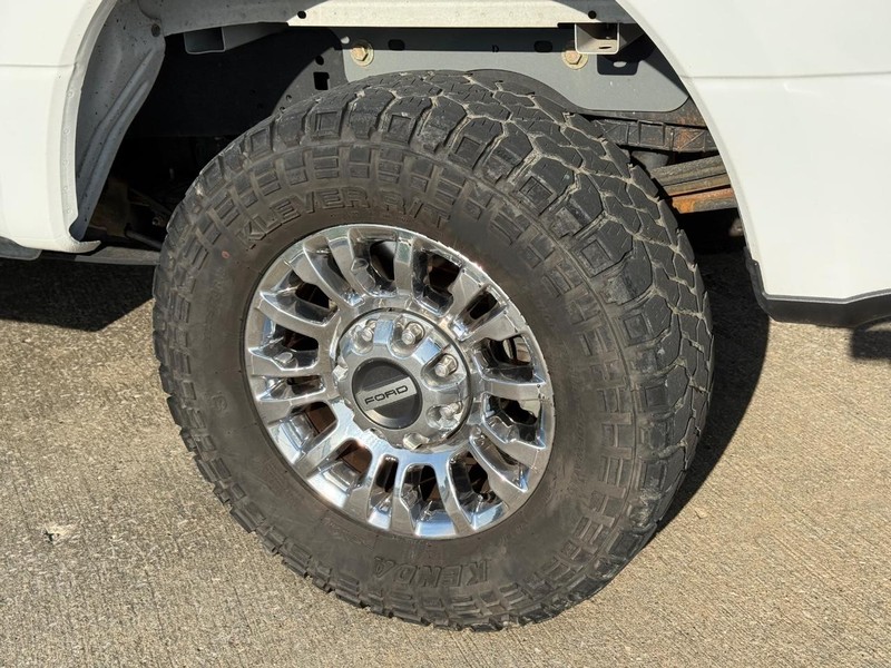 Ford Super Duty F-250 SRW Vehicle Full-screen Gallery Image 4