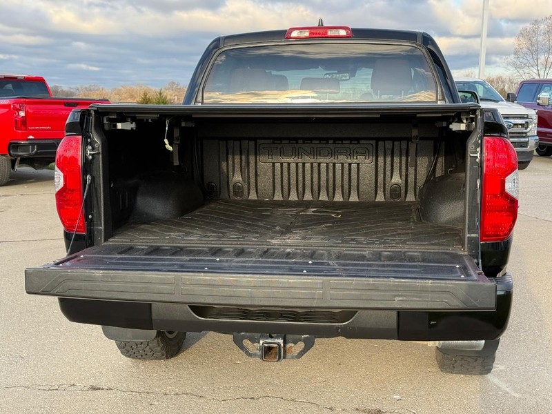 Toyota Tundra 4WD Vehicle Full-screen Gallery Image 6
