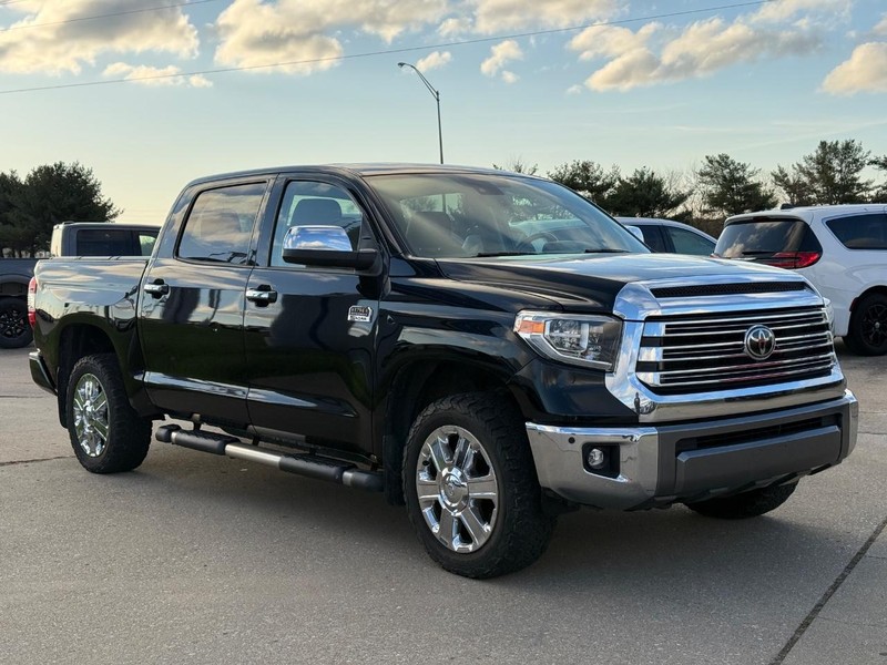 Toyota Tundra 4WD Vehicle Full-screen Gallery Image 9