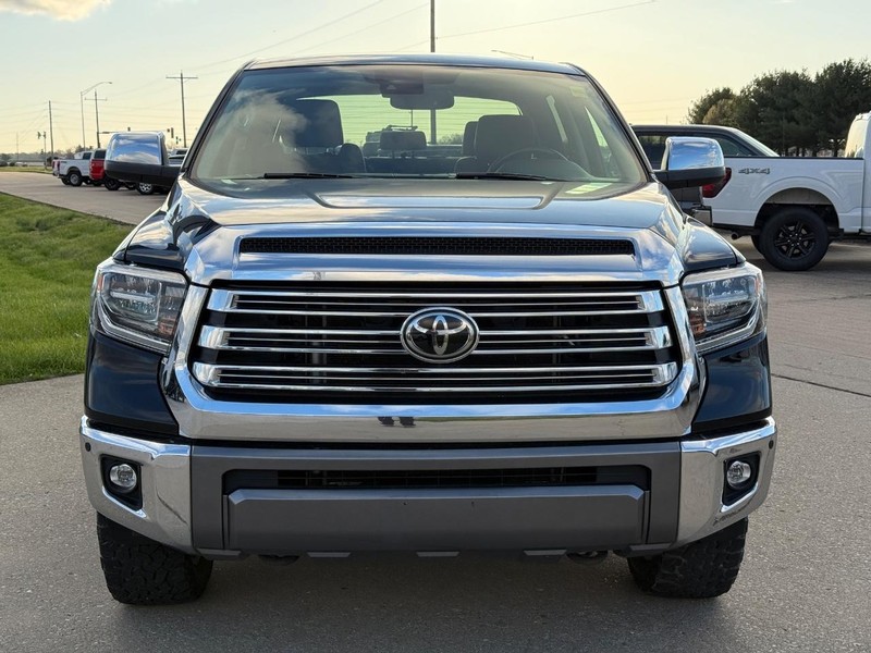 Toyota Tundra 4WD Vehicle Full-screen Gallery Image 10