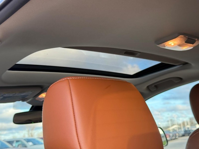 Toyota Tundra 4WD Vehicle Full-screen Gallery Image 12