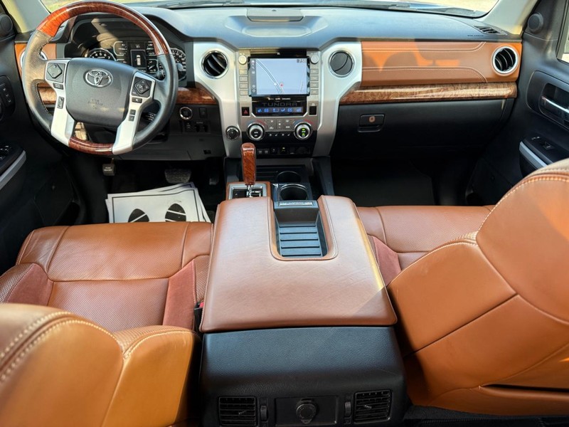 Toyota Tundra 4WD Vehicle Full-screen Gallery Image 13