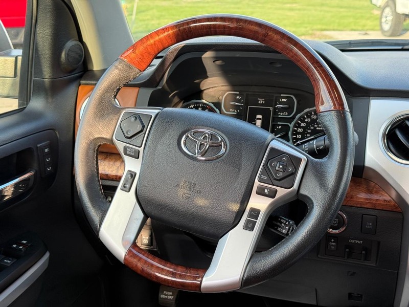 Toyota Tundra 4WD Vehicle Full-screen Gallery Image 14