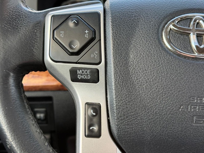 Toyota Tundra 4WD Vehicle Full-screen Gallery Image 15